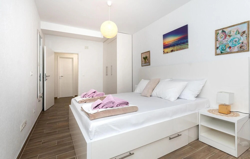Stunning Apartment in Komarna With Wifi and 3 Bedrooms