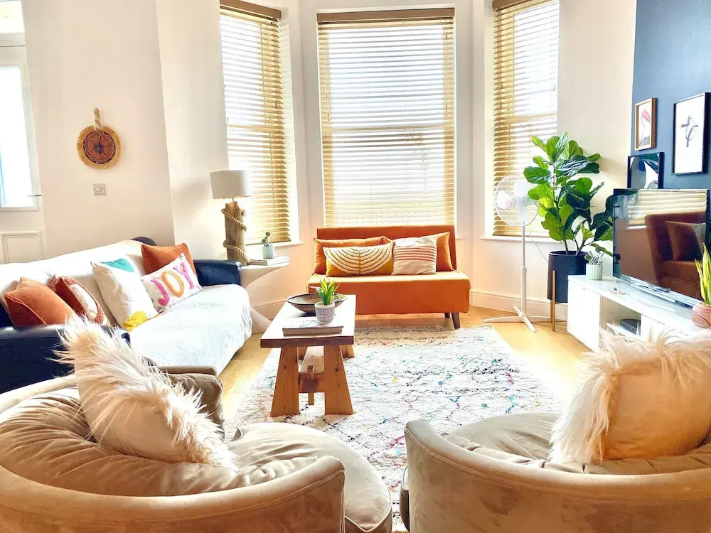 Stunning 2 Bed Apartment on the beach by Urban Roost