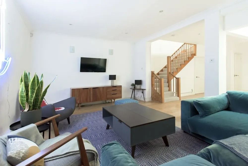 Incredible 4 bedroom family home with roof terrace in Kensington