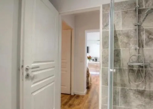 Appartement tranquille en bas de villa