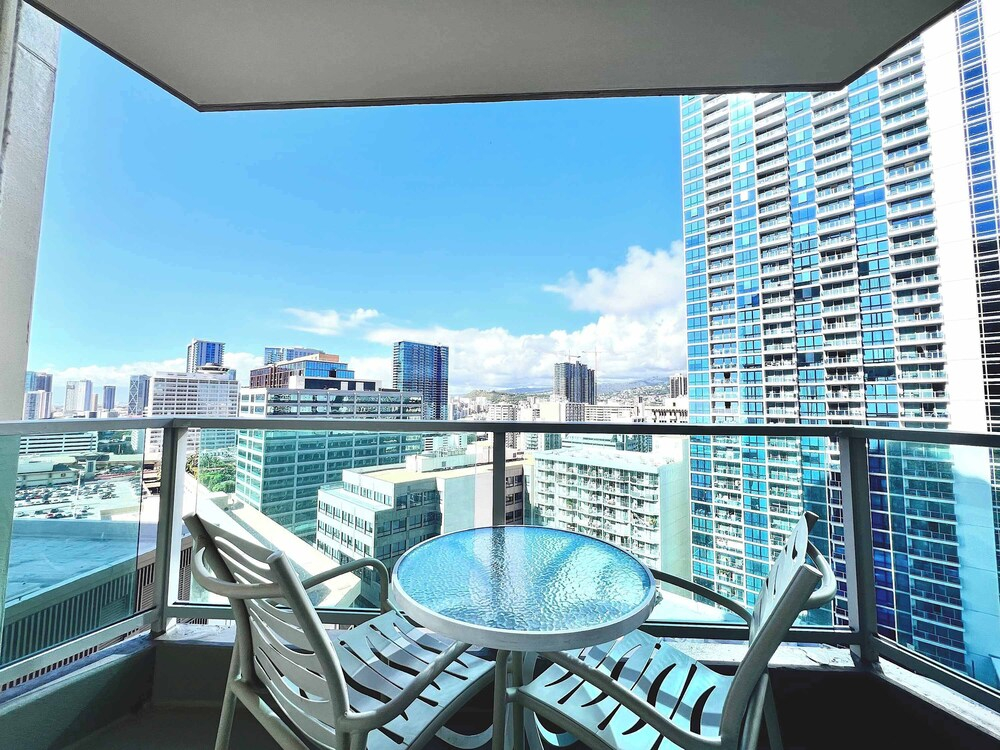 Stunning Ala Moana Studio Mtn View Balcony 2029