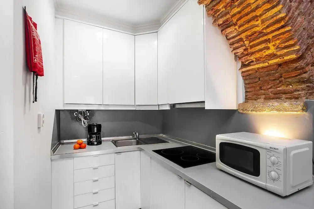 Cozy Alfama Haven: Perfect For Exploring Lisbon