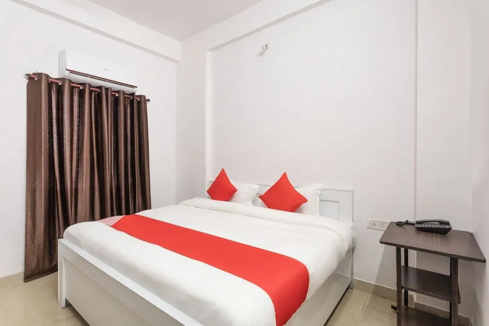 OYO 28691 Hotel Golden Star