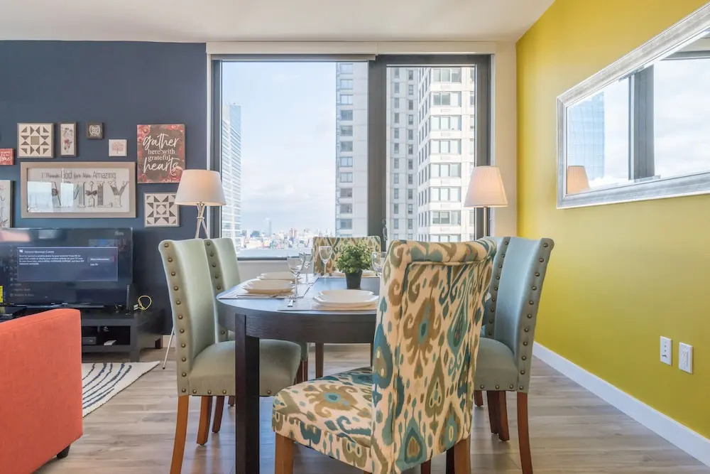 Home Away Luxury Apartments at Warren