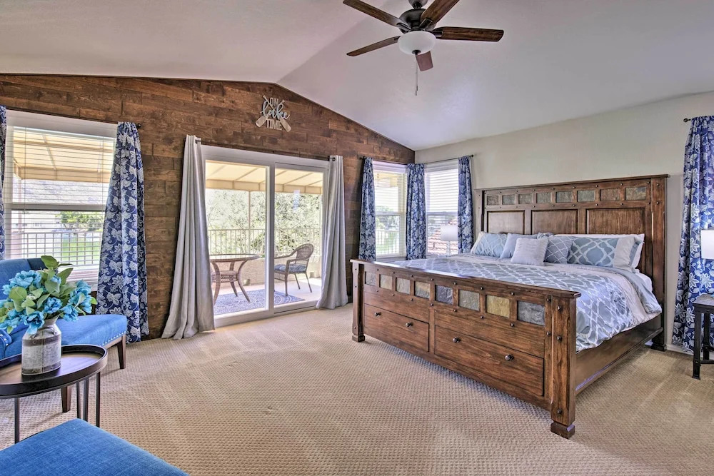 Boat Dock, Game Room! Lakefront Glendale Getaway