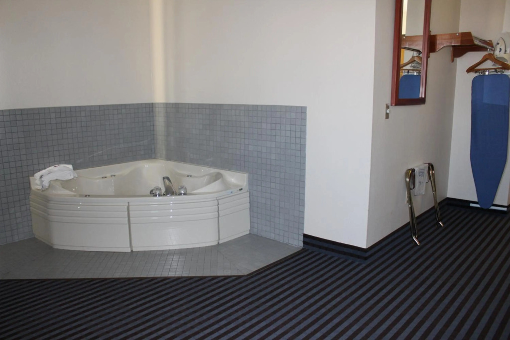 Reston Inn & Suites