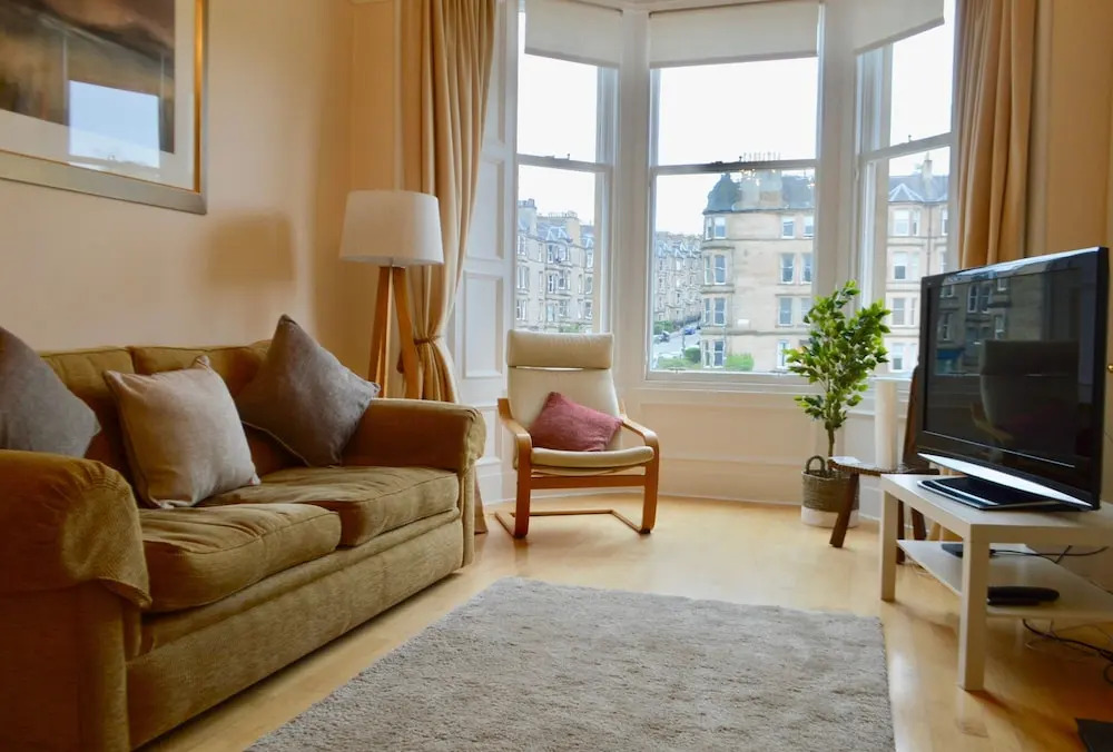 Sunny First Floor Stockbridge Flat