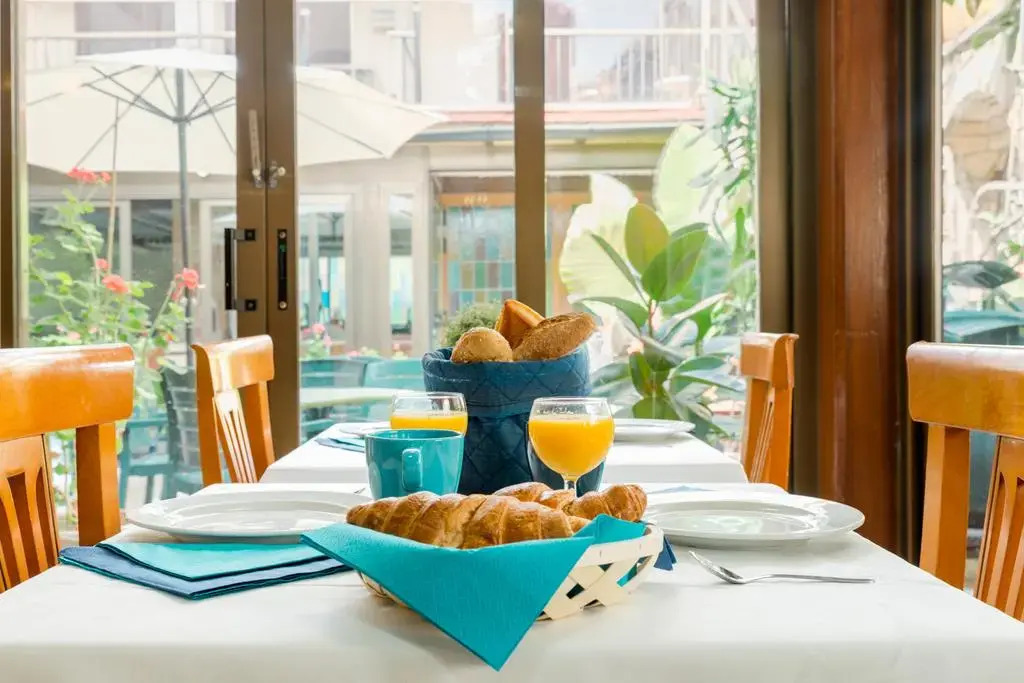 Vintage Hotel Mercedes