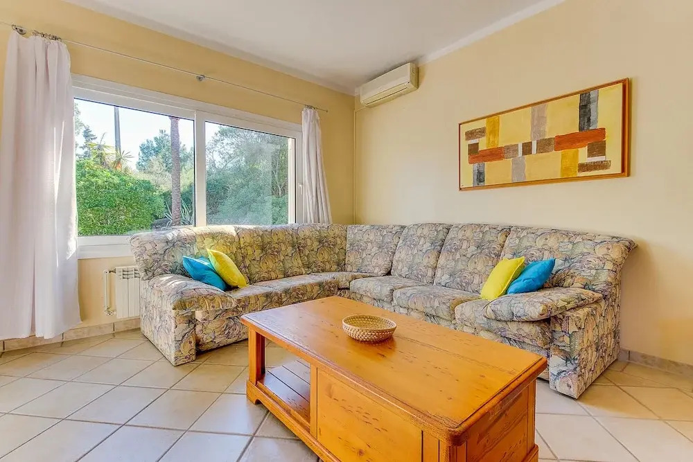Villa With Pool and air Conditioning