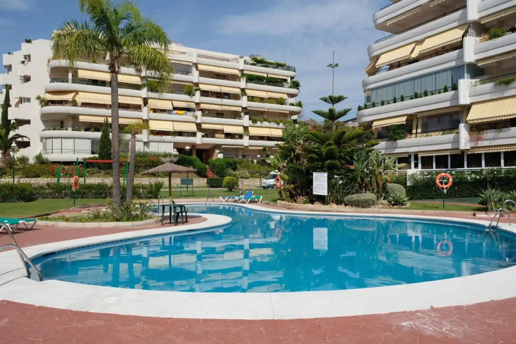 luxury modern apartment with terrace, pool and garage!