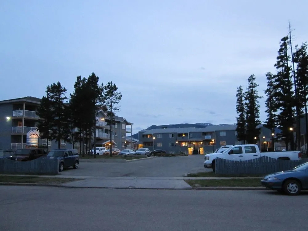 Misty Mountain Inn & Suites