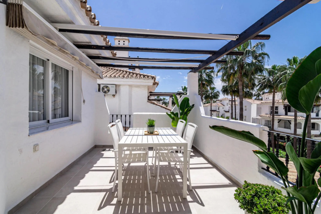LNM17- Modern 1 bed flat, close to beach and port