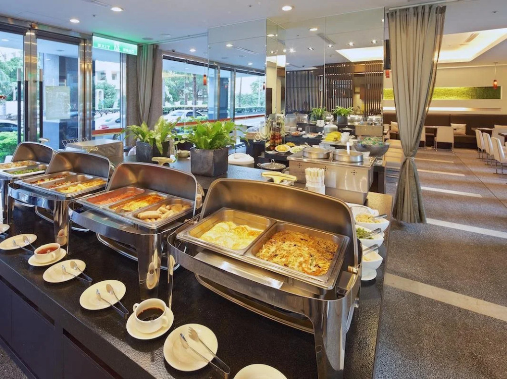 52 Hotel