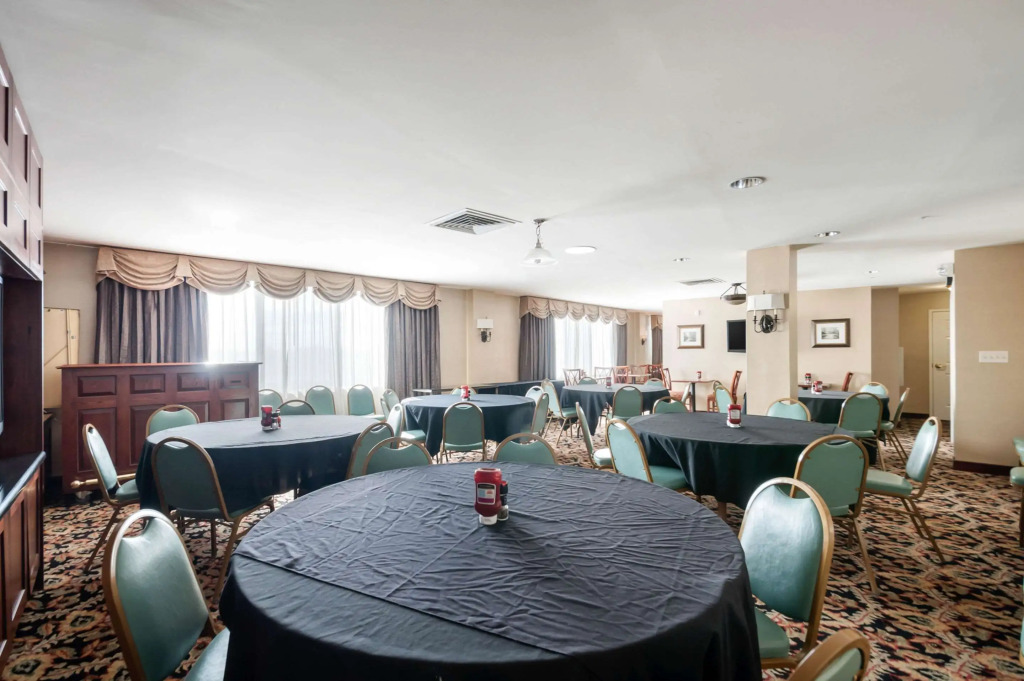 Clarion Collection Hotel Arlington Court Suites