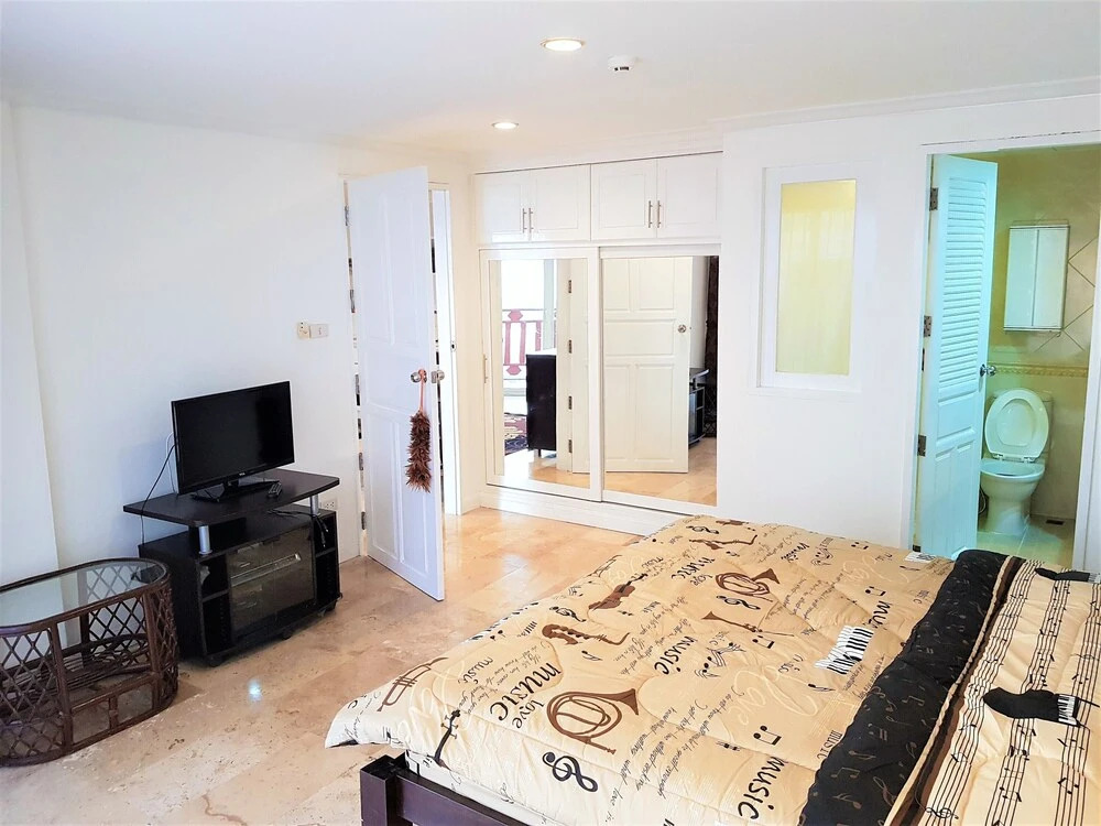 Spacious 2 Bedroom in Great Location Royal Hill Resort Pattaya