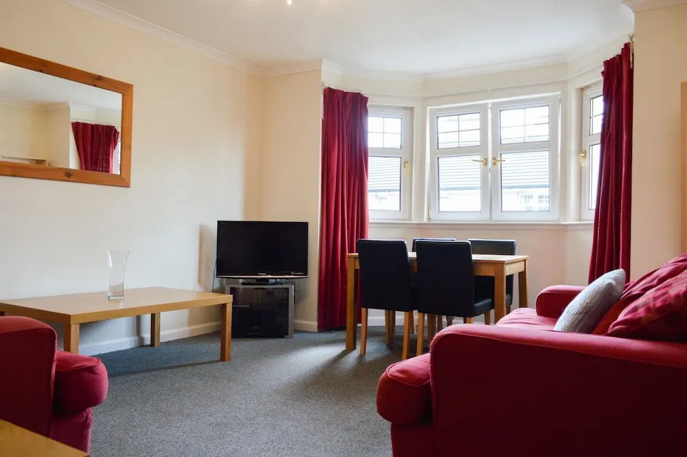 Attractive 3 Bedroom Flat in Central Haymarket