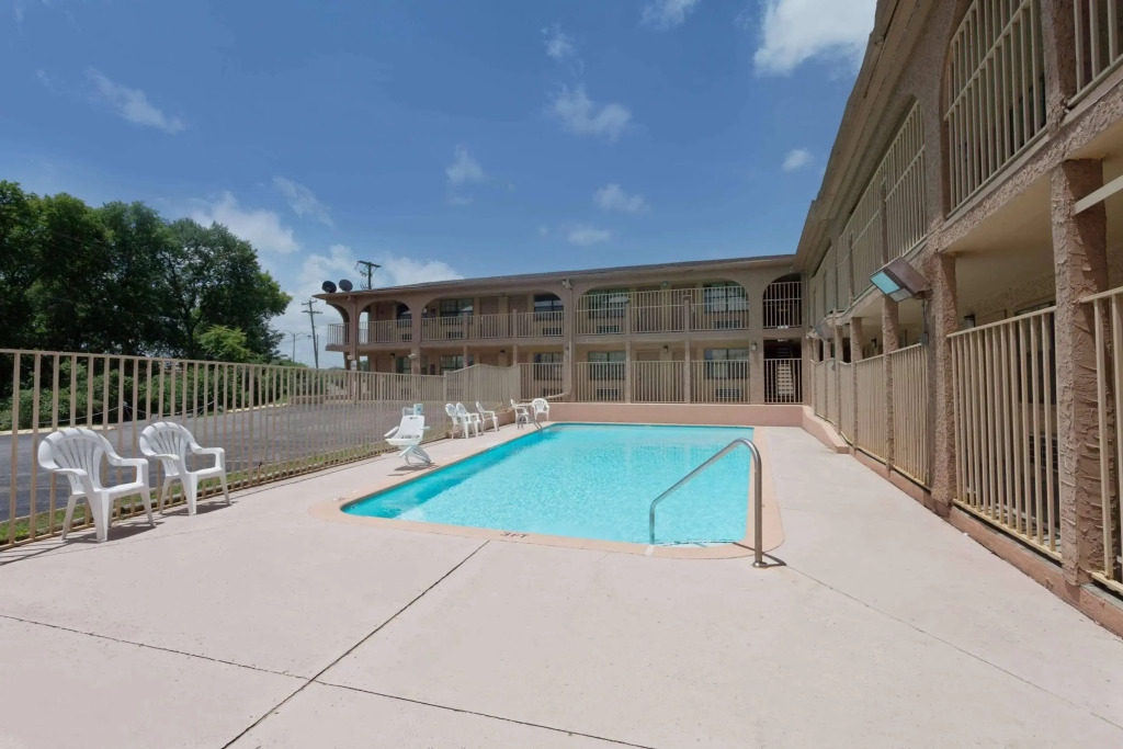 Days Inn by Wyndham Downtown-Nashville West Trinity Lane
