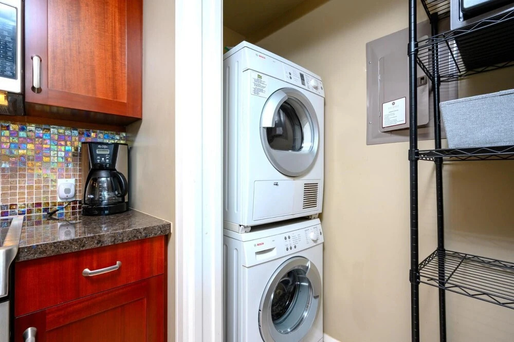 K B M Resorts- Hkh-238 Large 1bdrm, Upgraded, Private Balcony, Easy Pool and Beach Access!