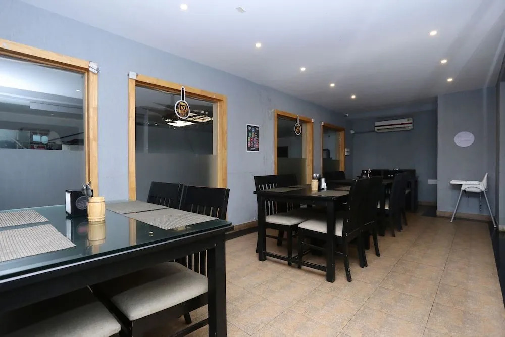 OYO 28424 Coastal Residency