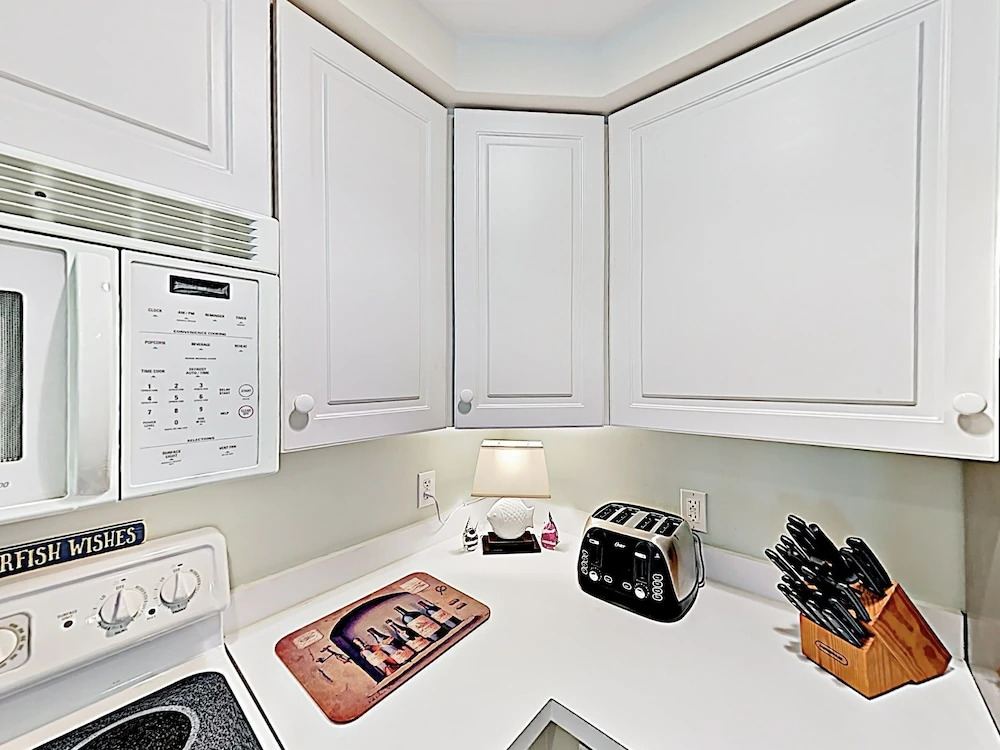 New Listing! Ocean-view W/ Pool - Near Beach 3 Bedroom Condo