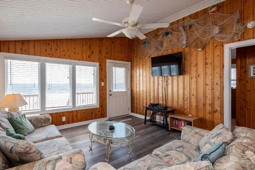 Windward Mark by Oak Island Accommodations