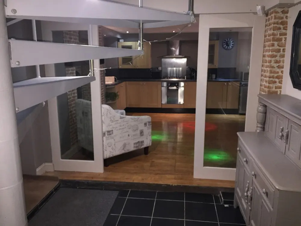 Large 2-bed House Derbyshire off Chatsworth rd