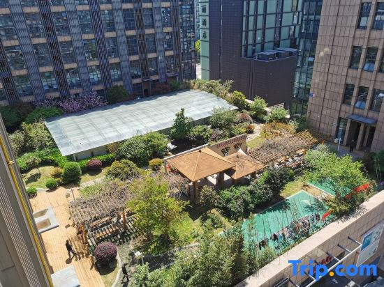 Nanjing Bauhinia Hotel Apartment (Nanjing South Railway Station Kazimen Subway Station)