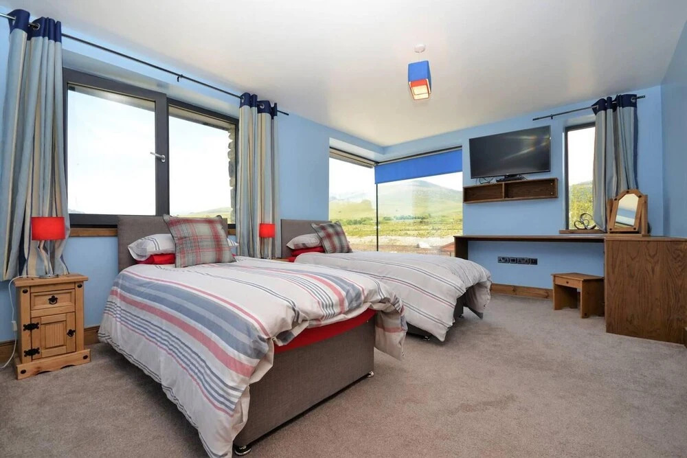 Immaculate 5-bed House Located in Caernarfon