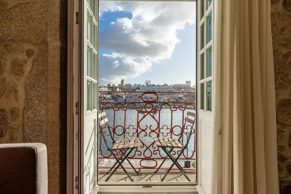 Stylish River View Apartment in Porto