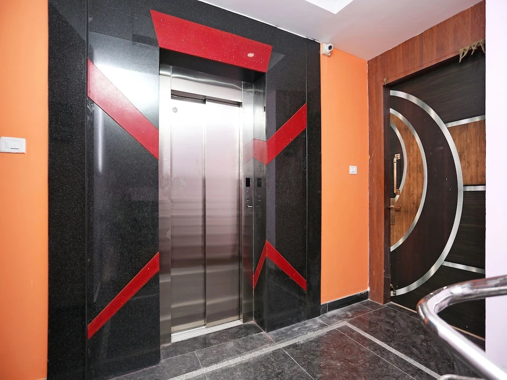 OYO 10734 Hotel NE Residency