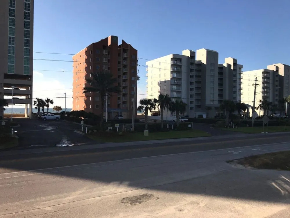 Las Palmas 121 Condo