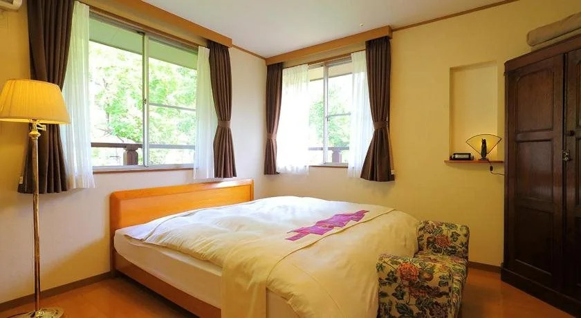 Petit Hotel Cest La Vie