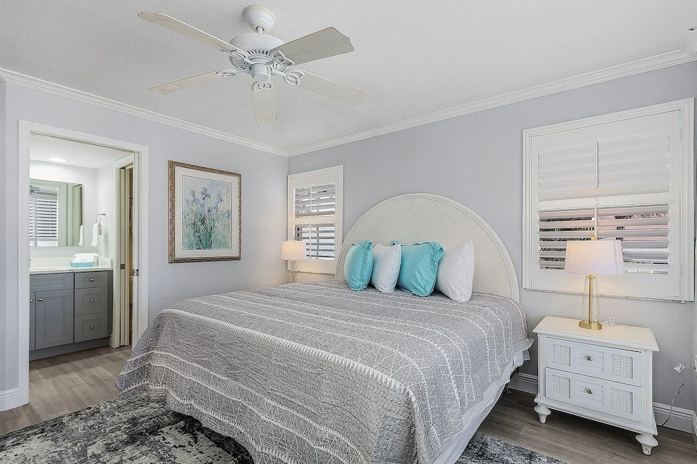 Beach Villas # 106 - Bogo24 2 Bedroom Condo by RedAwning