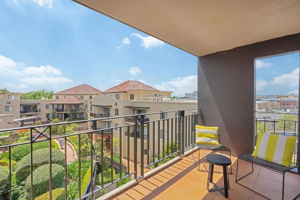 Sleek 2-bed Apartment in Vibrant Kingston
