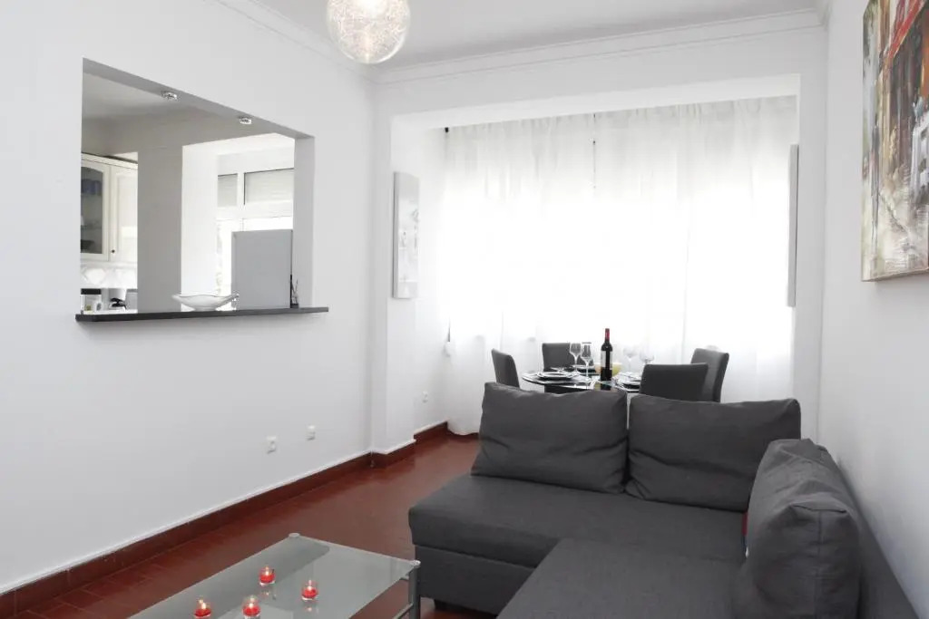 Comfortable and Central Apartment Cascais