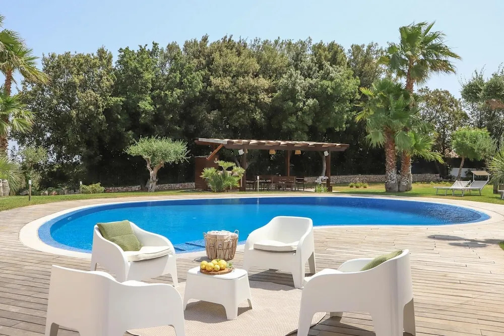 TD Trulli Bruco Large Pool for Family Fun