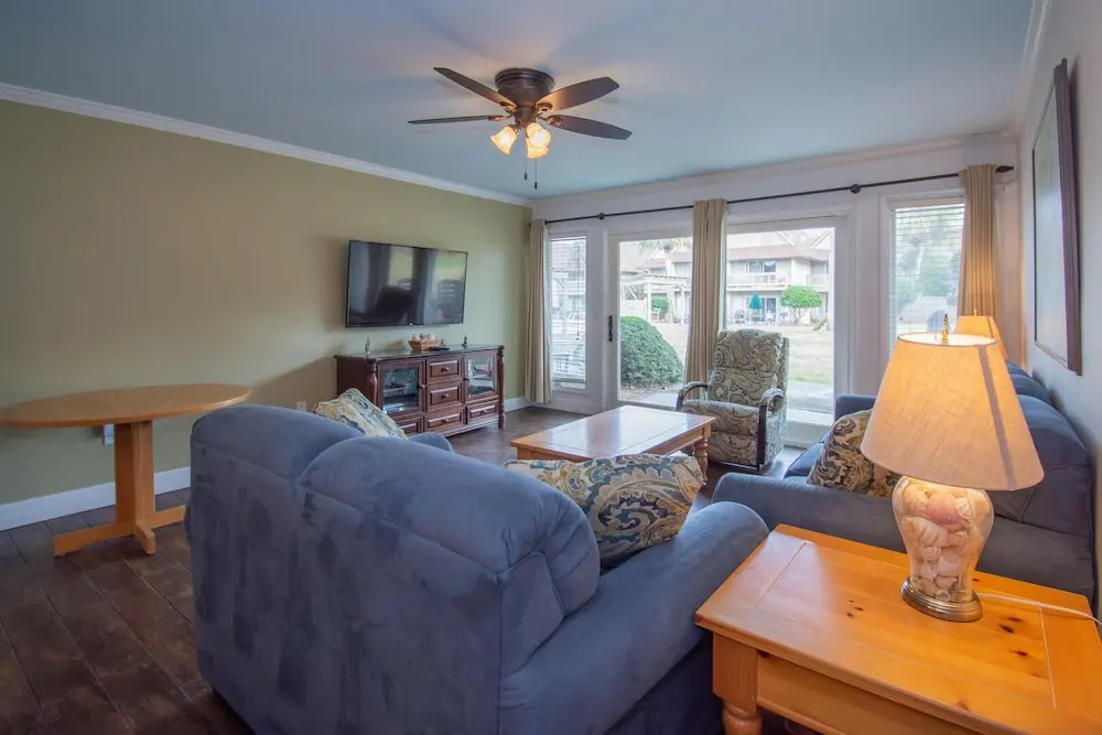 Two-story Condo With Private Deck, Wifi and Courtyard Pool Access