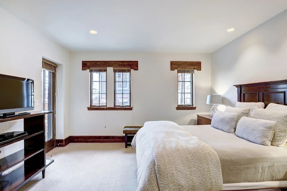Luxury Mountainside 5BR halet in Vail Village