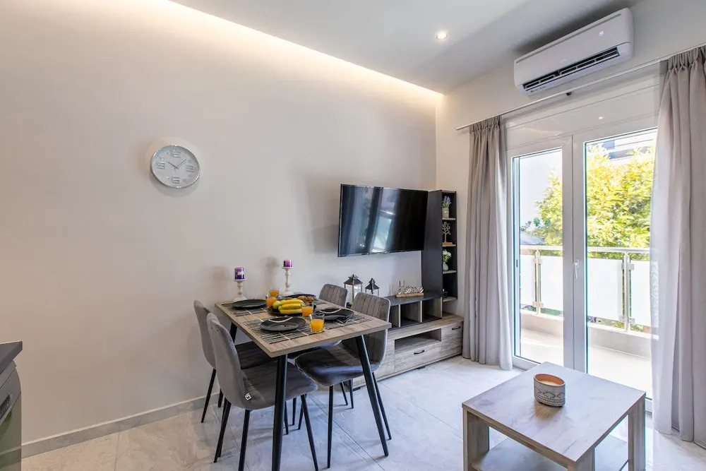 Neaira city apartment near the beach
