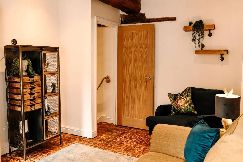 Period 4 storey town house in the heart of Bewdley - Sleeps 6 - Free private parking for 1 car