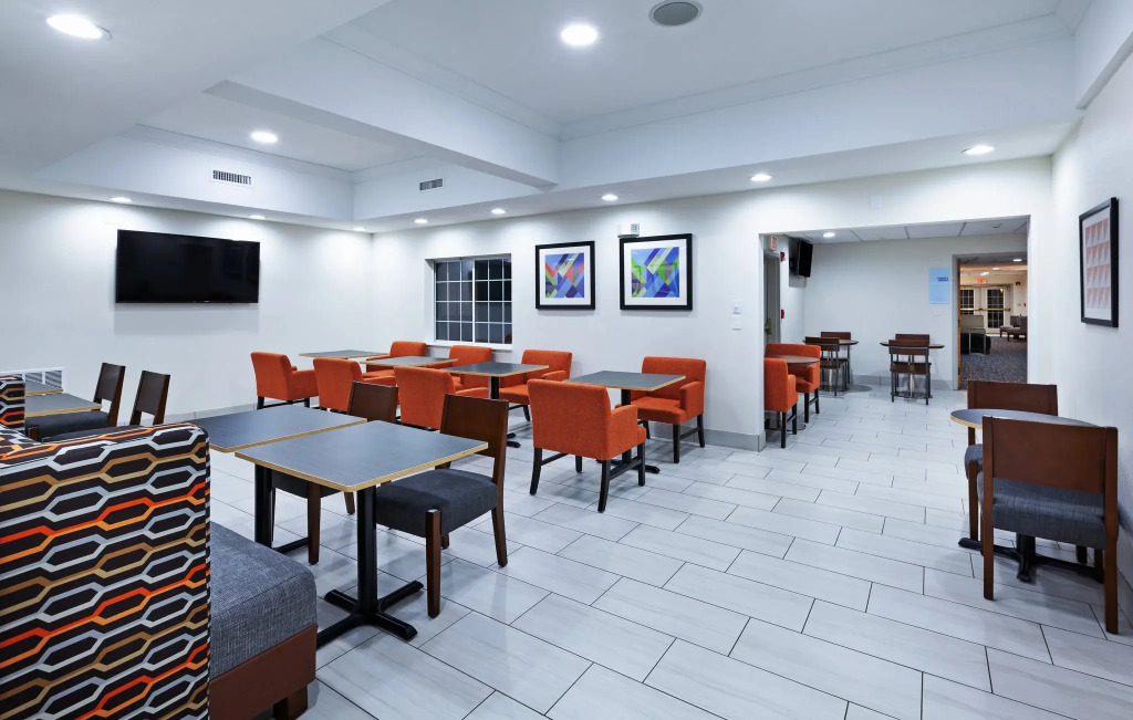 Holiday Inn Express Hotel and Suites Jenks by IHG