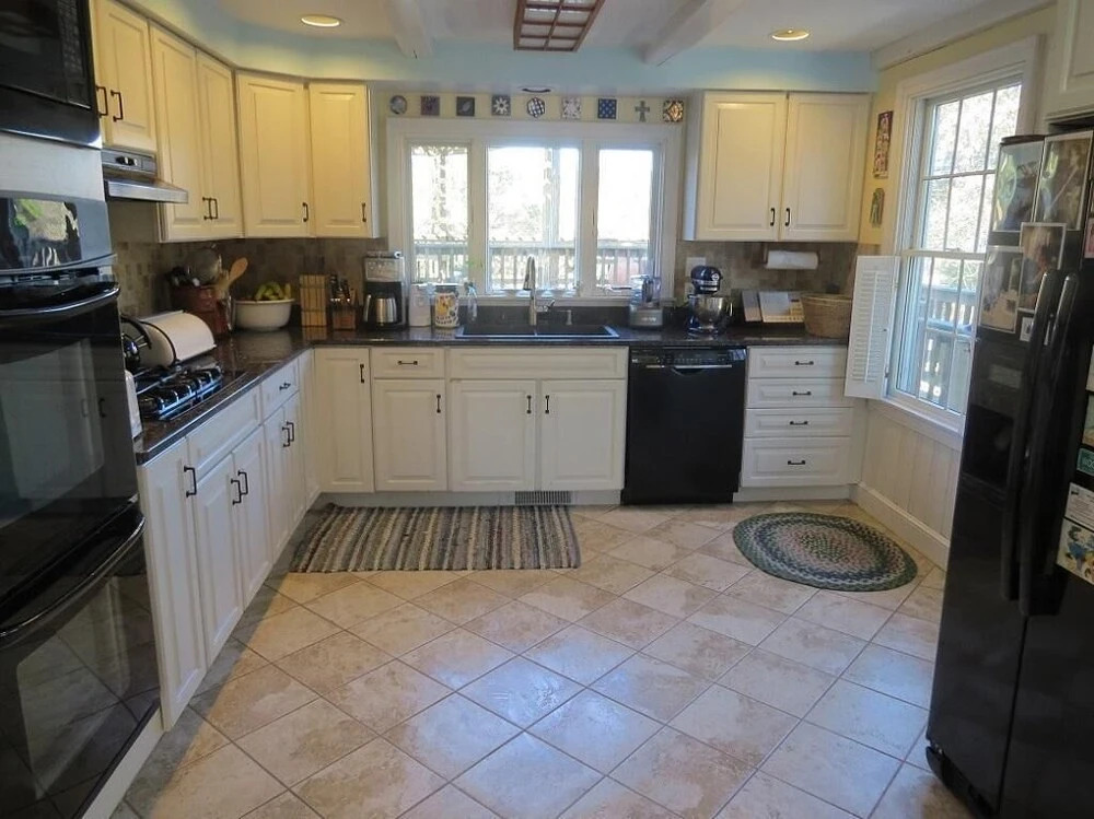 76 Indian Hill Road North - Three Bedroom House