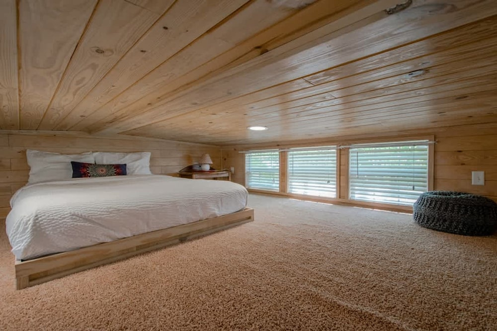 Lakeview 2BR Tiny Home Near Trails Pool Bocce