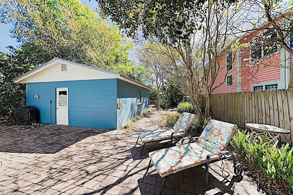 New Listing! the Sea Turtle Inn Uptown Gem 2 Bedroom Home