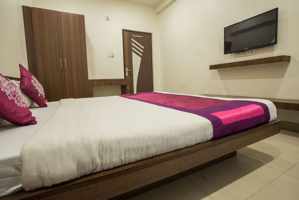 OYO 7421 Hotel Relex