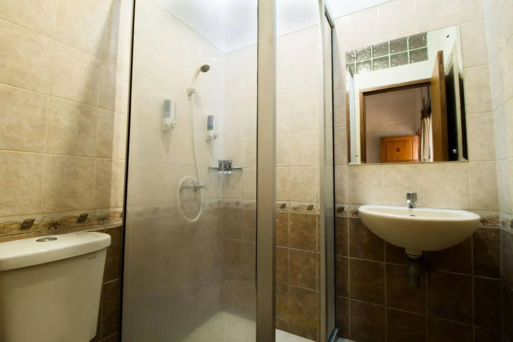 De Tropis Family Guest House