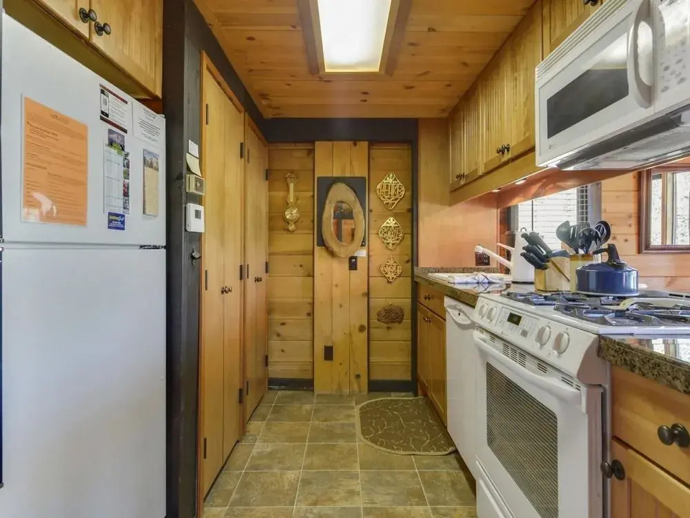 Cluster 19 2 Br condo by RedAwning