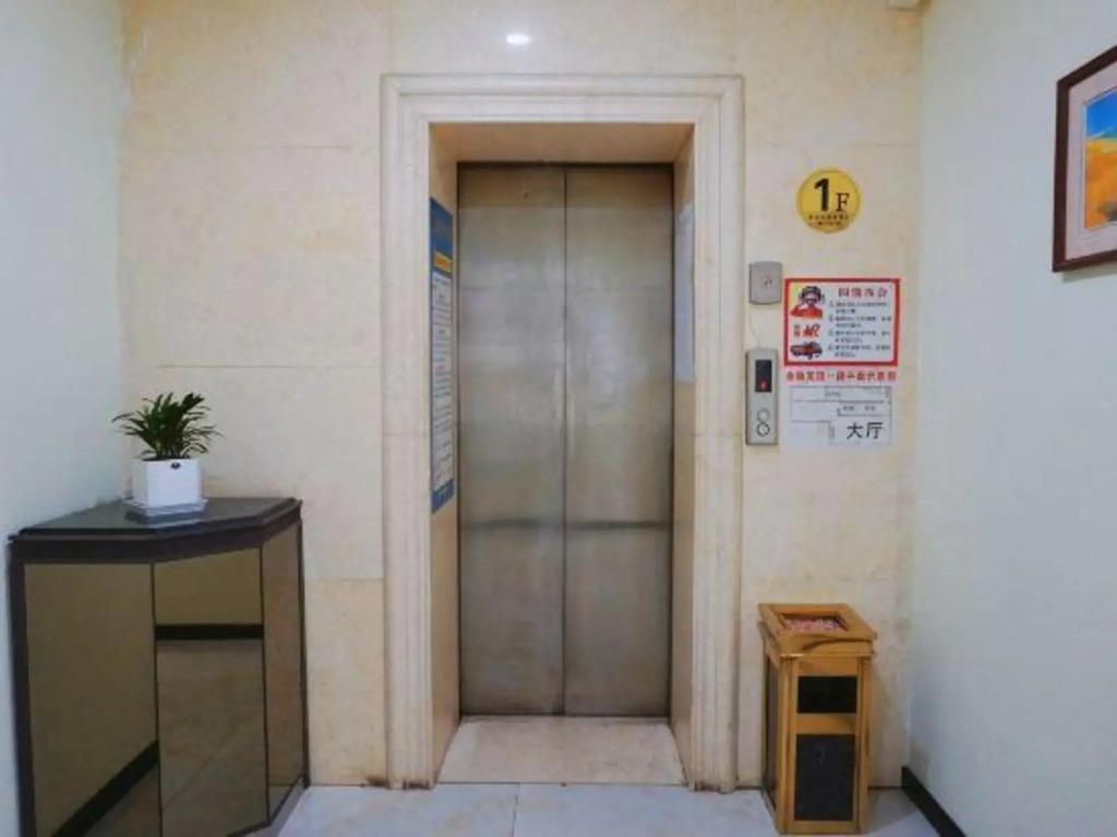 Jinxuan Hotel (Urumqi Miquan No.1 Middle School)
