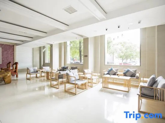 Qingmu Hotel (Yixing High-speed Railway Station)