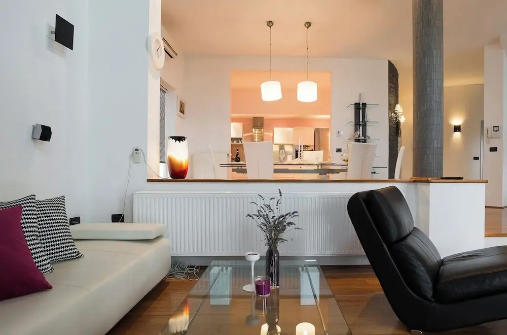 5Bed Villa-Sleeps 10- Pool Parking Near the Sea
